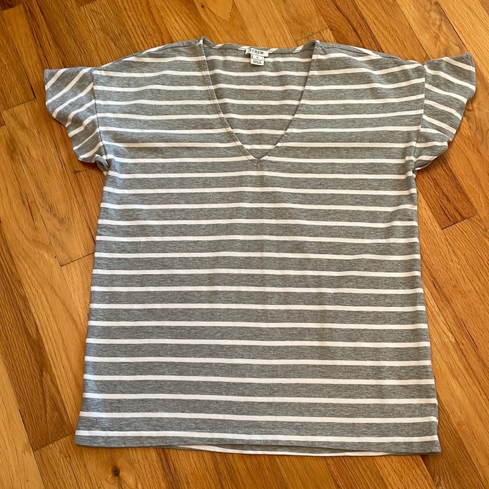 J. Crew V-Neck Cotton Ruffled Short Sleeve Top. Size Medium. Gray/White. EUC